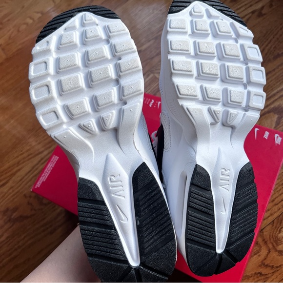 NIKE AIR MAX WOMAN’S RUNNING SNEAKERS SIZE 9.5 BLACK/WHITE - Picture 5 of 10